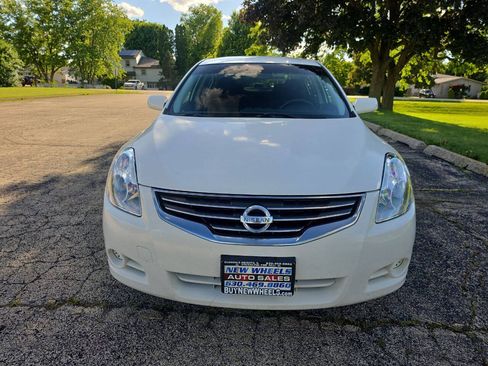 Used 2010 Nissan Altima Hybrid Sedan FWD image 4