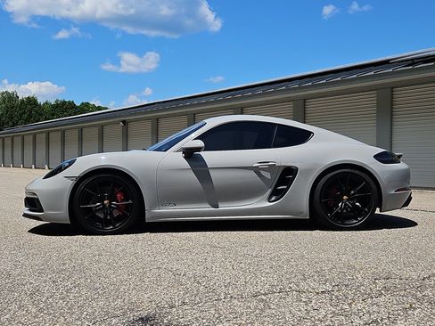 Certified 2018 Porsche 718 Cayman GTS w/ GTS Interior Package RWD image 2