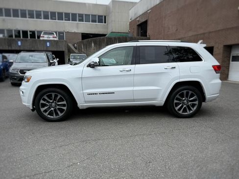 Used 2018 Jeep Grand Cherokee Overland AWD/4WD image 16