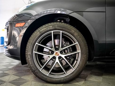 Certified 2025 Porsche Macan image 14
