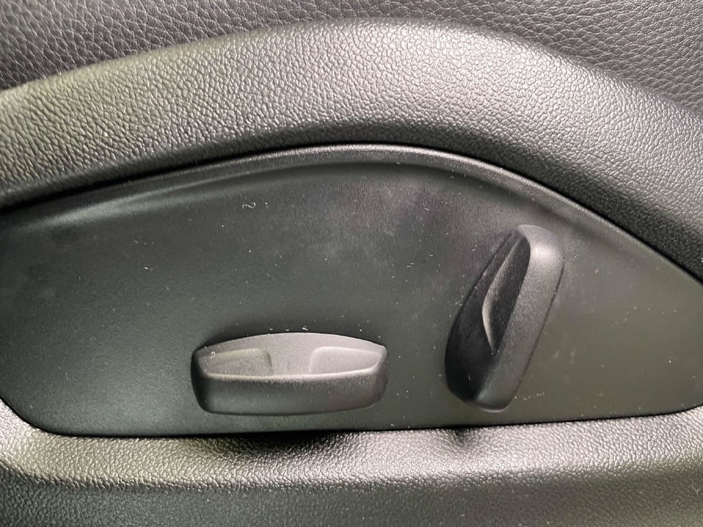 Certified 2025 Porsche Cayenne AWD/4WD image 17
