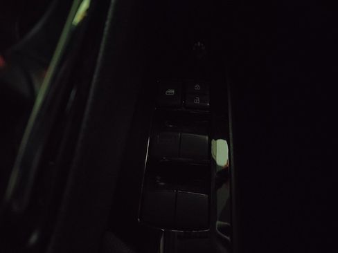 Used 2022 Toyota Prius LE image 27