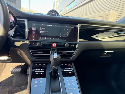 Certified 2026 Porsche Macan image 24