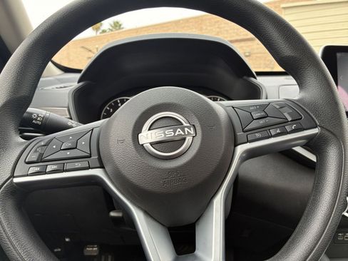 Used 2025 Nissan Altima 2.5 SV image 30