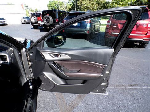 Used 2018 MAZDA MAZDA3 Touring FWD image 21