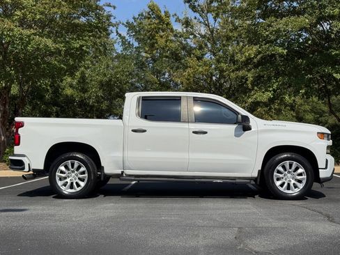 Used 2020 Chevrolet Silverado 1500 Custom w/ Custom Value Package image 3