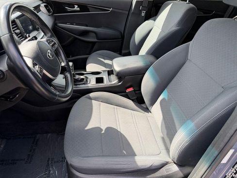 Used 2020 Kia Sorento S image 5