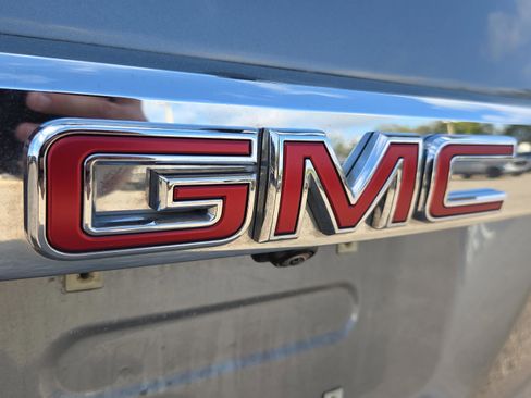 Used 2023 GMC Acadia SLT w/ Preferred Package image 15