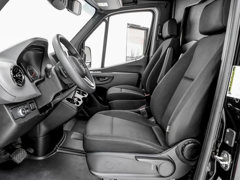 Used 2024 Mercedes-Benz Sprinter 3500 image 7