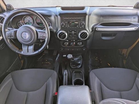 Used 2014 Jeep Wrangler Unlimited Sahara w/ Connectivity Group AWD/4WD image 16