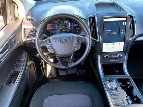 Used 2023 Ford Edge SE w/ Black Appearance Package image 4