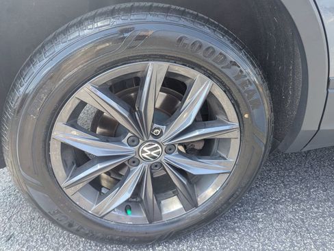 Used 2022 Volkswagen Tiguan SE image 46