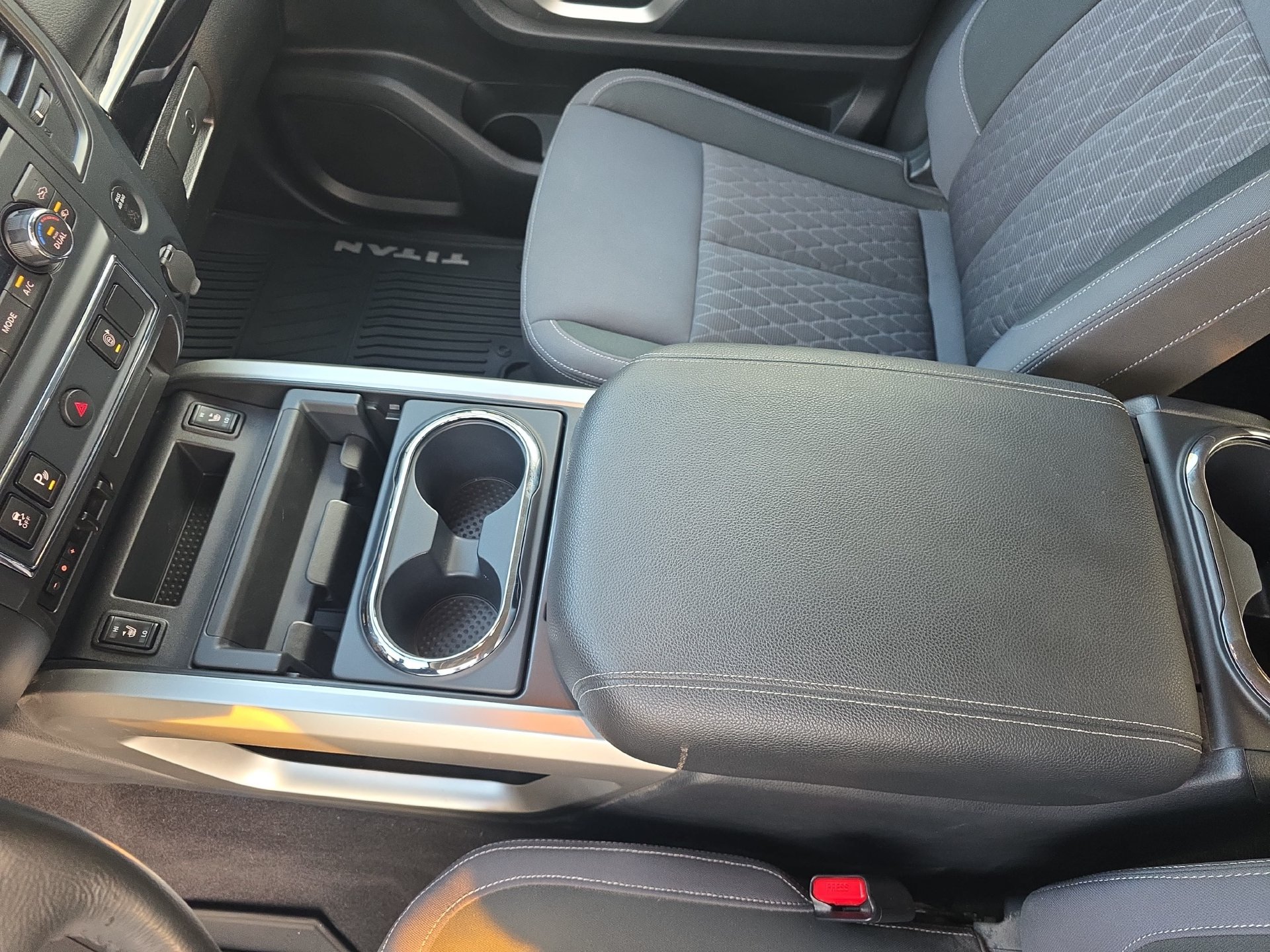 Used 2023 Nissan Titan SV w/ SV Convenience Package RWD image 23
