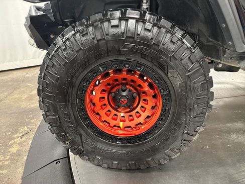 Used 2021 Jeep Gladiator Willys image 2