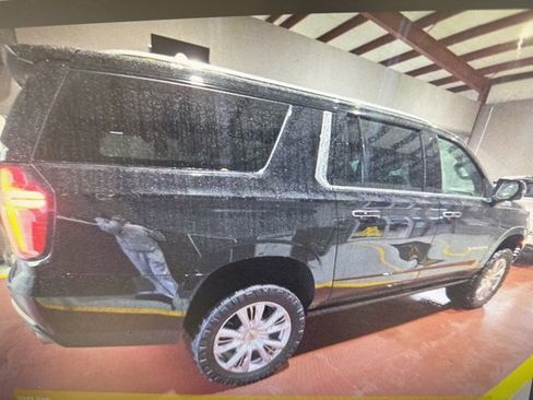 Used 2023 Chevrolet Suburban High Country w/ LPO, Illumination Package image 3