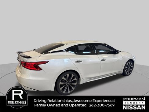 Used 2016 Nissan Maxima SR w/ Interior Lighting Package FWD image 6