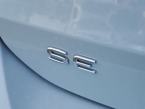New 2026 Volkswagen Taos SE FWD image 6