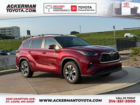 Certified 2024 Toyota Highlander XLE AWD/4WD image 1