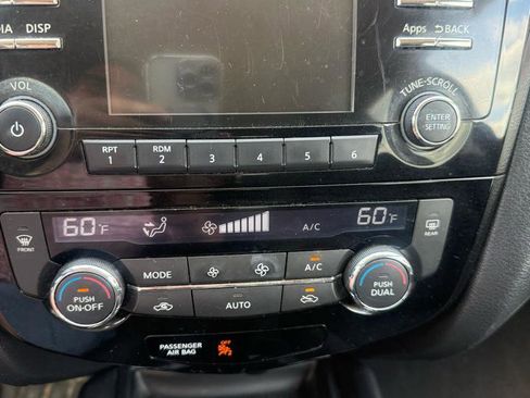 Used 2015 Nissan Rogue SV image 9