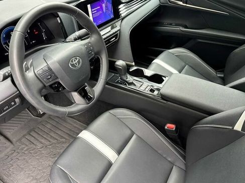 Used 2025 Toyota Camry SE w/ Convenience Package FWD image 10