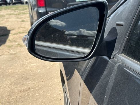 Used 2017 Toyota Corolla SE FWD image 8