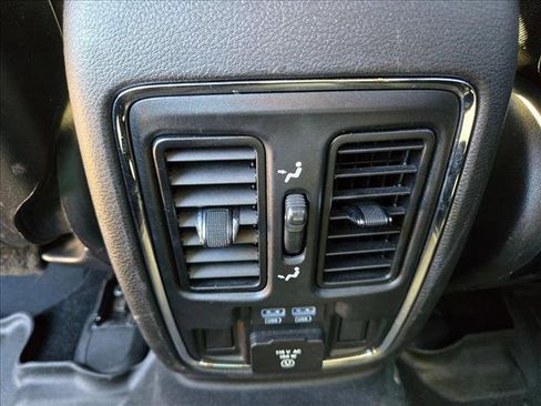 Used 2021 Jeep Grand Cherokee Limited image 14