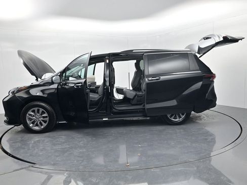 Used 2024 Toyota Sienna XLE image 64