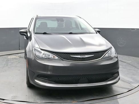 Used 2023 Chrysler Voyager LX FWD image 8
