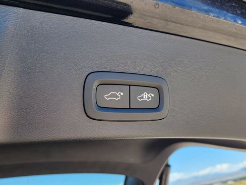 Used 2025 Volvo XC40 B5 Plus w/ Climate Package AWD/4WD image 13