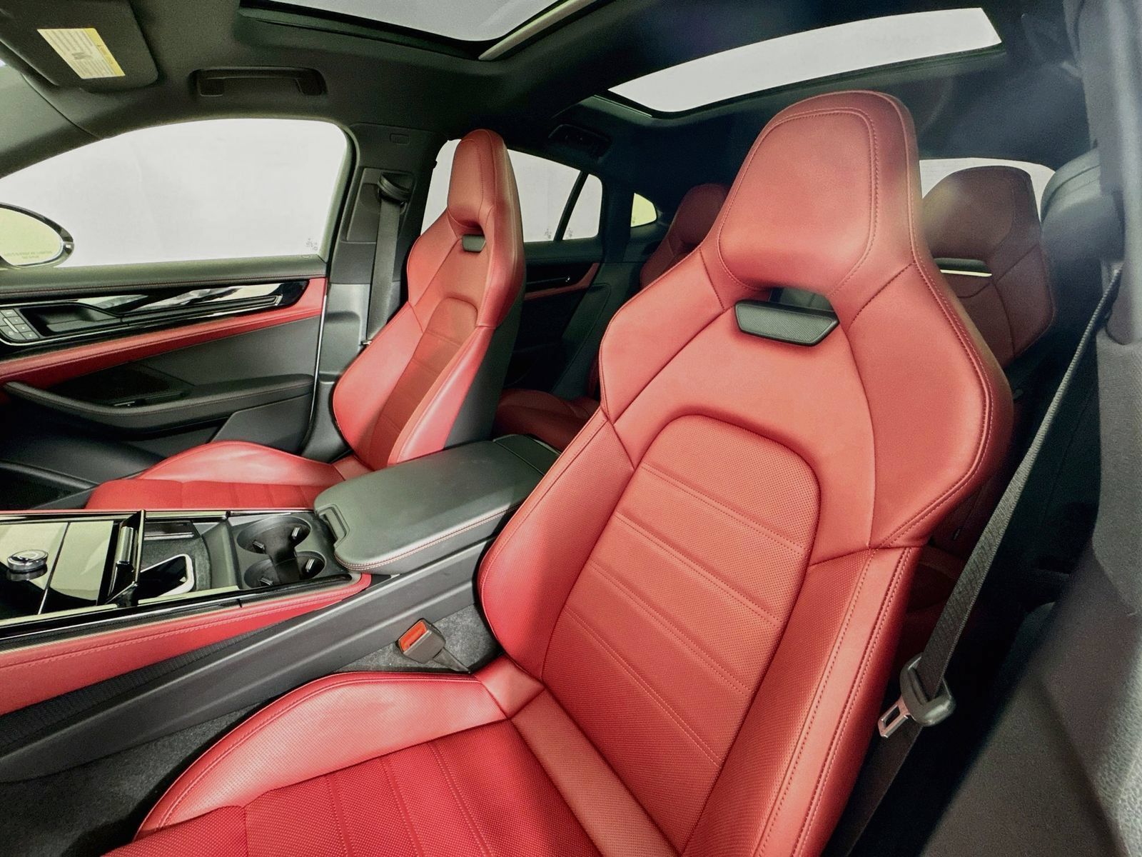 Used 2025 Porsche Panamera RWD image 20