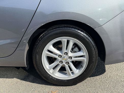 Used 2018 Chevrolet Cruze LT w/ Convenience Package FWD image 7