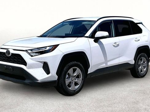 Used 2025 Toyota RAV4 XLE FWD image 5