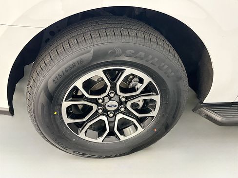 Used 2024 Ford Expedition XLT image 11