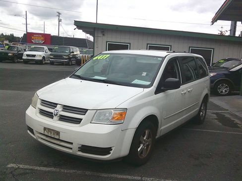 Used 2010 Dodge Grand Caravan SE image 2