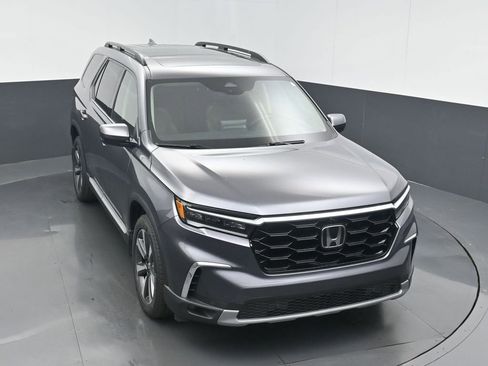 Used 2023 Honda Pilot Elite image 3