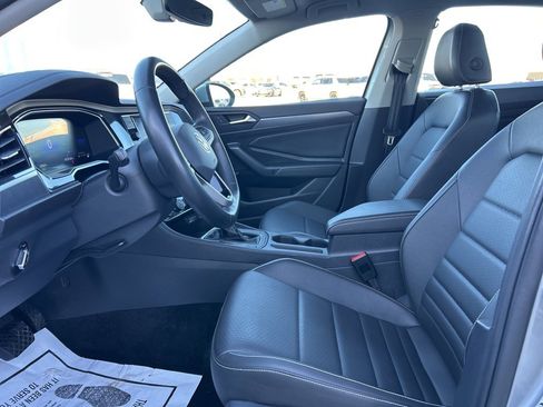 Used 2024 Volkswagen Jetta SE image 13