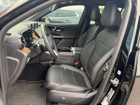 Used 2023 Mercedes-Benz GLC 300 4MATIC image 2