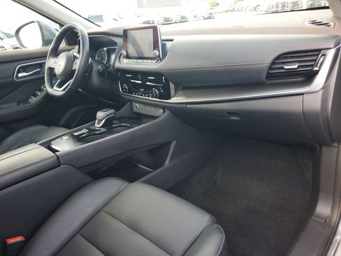 Used 2021 Nissan Rogue SV w/ Premium Package image 16