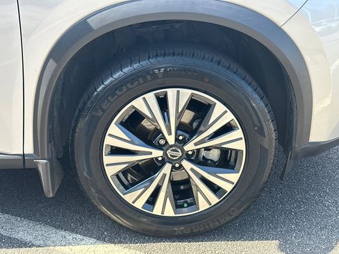 Used 2021 Nissan Rogue SV w/ Premium Package image 12