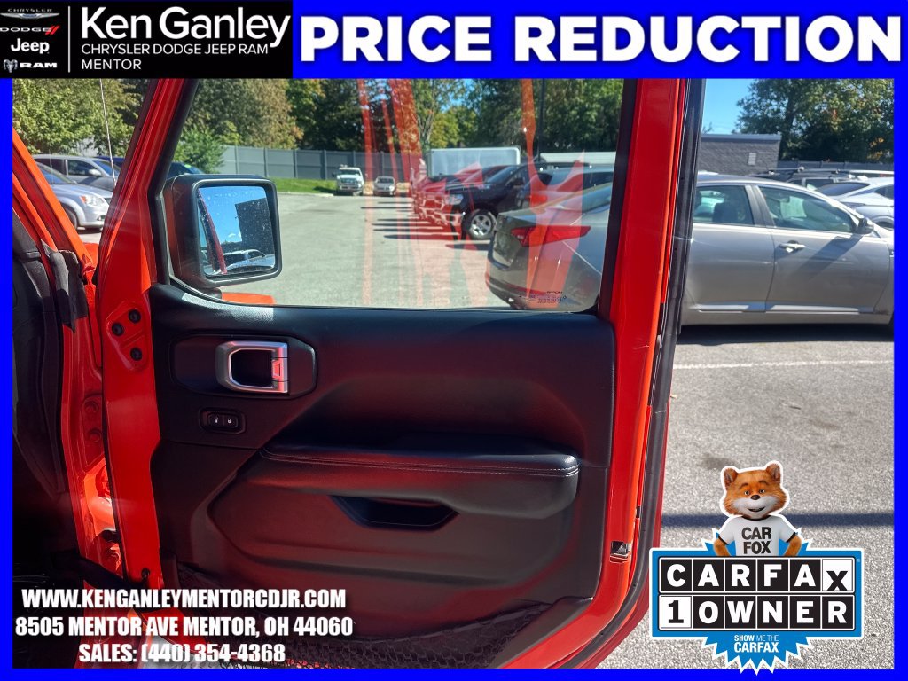 Used 2018 Jeep Wrangler Unlimited Sahara w/ Dual Top Group AWD/4WD image 23