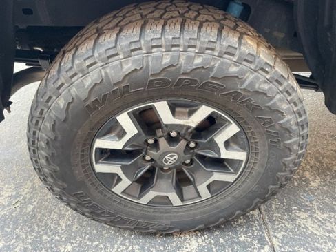 Used 2022 Toyota Tacoma TRD Off-Road image 20