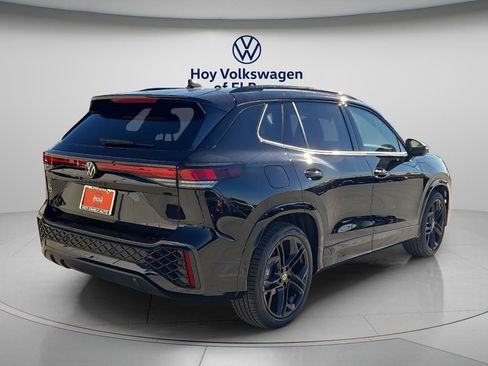 New 2026 Volkswagen Tiguan SE R-Line image 3