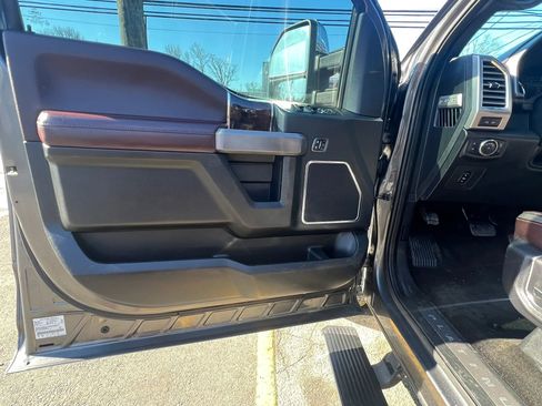 Used 2015 Ford F150 Platinum w/ Equipment Group 701A Luxury AWD/4WD image 20