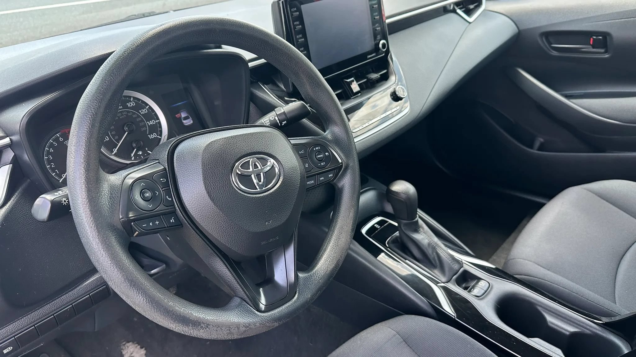 Used 2022 Toyota Corolla LE FWD image 12