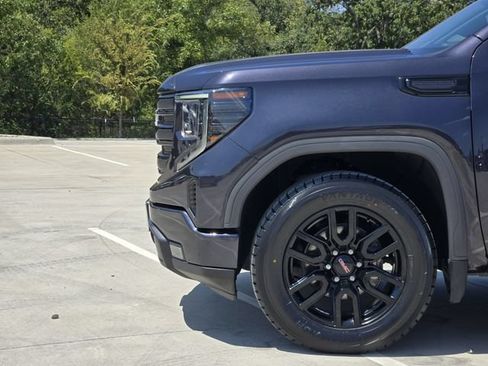 Used 2022 GMC Sierra 1500 Elevation RWD image 10