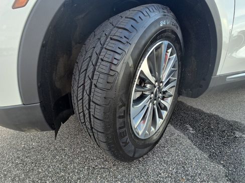 Certified 2023 Lincoln Nautilus AWD w/ Premium Package image 32