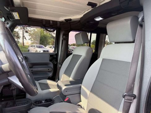 Used 2010 Jeep Wrangler Unlimited Sahara w/ Dual Top Group AWD/4WD image 15