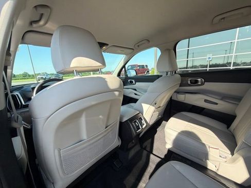 Used 2024 Kia Sorento EX FWD image 16