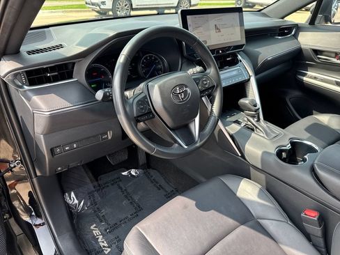 Used 2024 Toyota Venza XLE AWD/4WD image 11