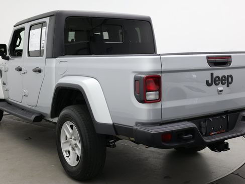 Used 2023 Jeep Gladiator Sport AWD/4WD image 5